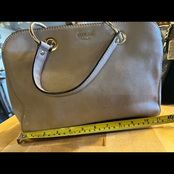 Slightly used Guess bag - Picture 2 of 8